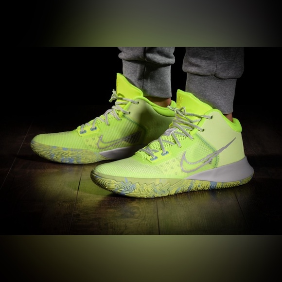Nike Kyrie Flytrap 4 Barely Volt Men\'s Sz 9 main image 6